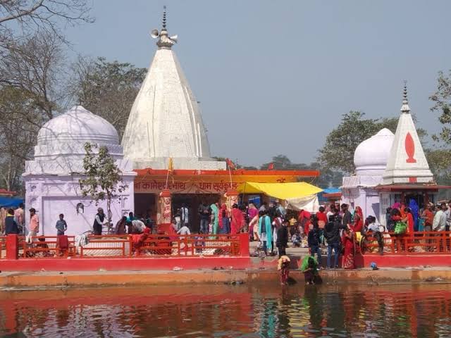 ऊपर जंगली नाथ मंदिर और नीचे मनकामेश्वर नाथ अशोक अवस्थी पत्रकार लहरपुर सीतापुर